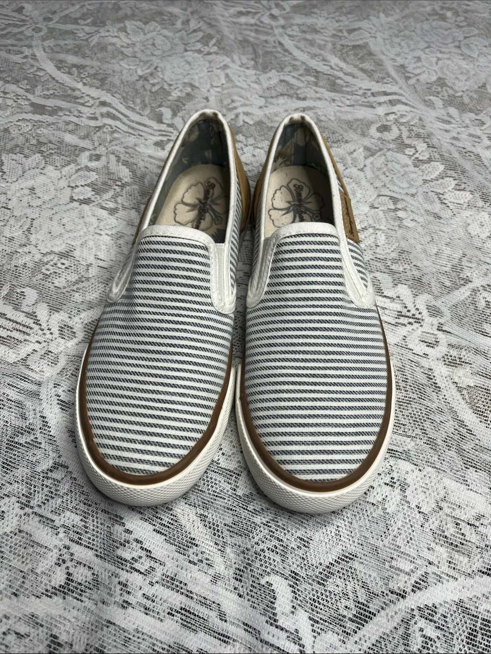 Tommy Bahama Slip On Shoes Women’s 6.5 Striped Canvas Casual Comfort Loafers